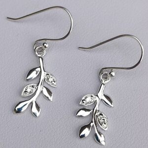 Dangle earrings with leaf designs with stamped real 925 silver stones.